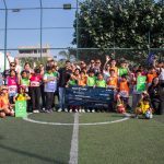 Dona tu Jean: American Eagle y Fútbol Más celebran una entrega simbólica junto a la comunidad